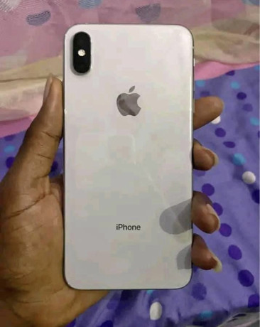 iphone-xs-max-big-0